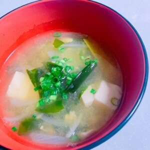 煮干しだしの豆腐の味噌汁